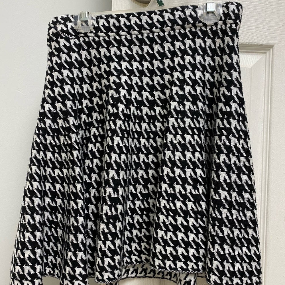 Houndstooth Skirt - Small - - Black and White